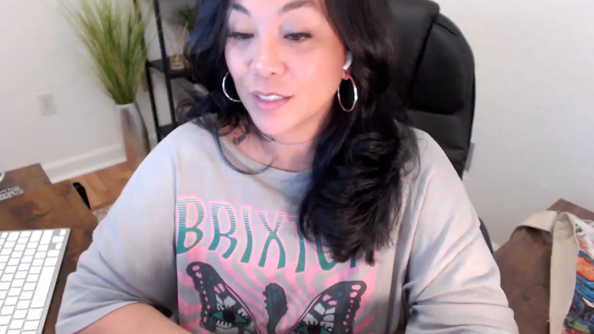 Gallery image thumbnail from MickaylaStar's myfreecams stream on, 04/03/2025, 20:19 image 2 of 20