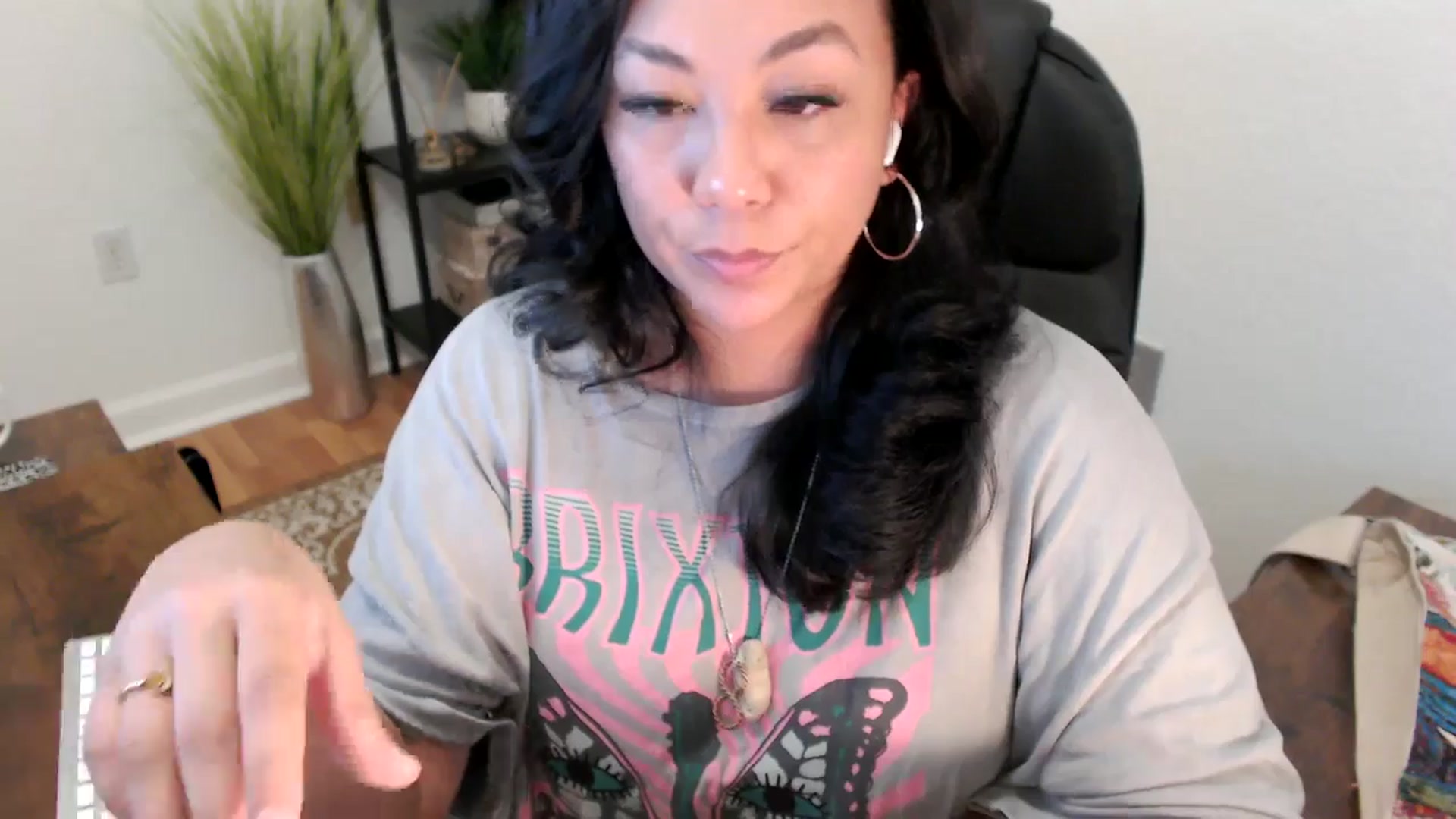 Gallery image thumbnail from MickaylaStar's myfreecams stream on, 04/03/2025, 20:19 image 15 of 20