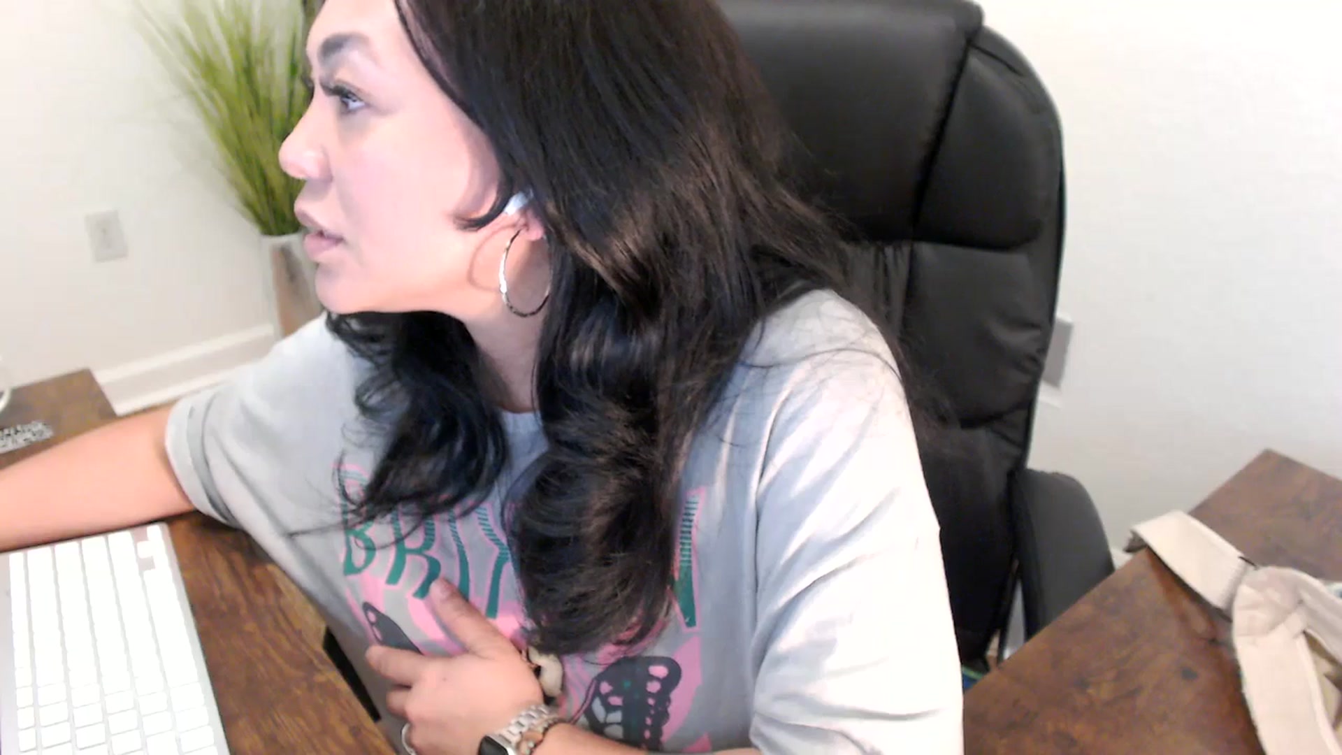 Gallery image thumbnail from MickaylaStar's myfreecams stream on, 04/03/2025, 20:19 image 18 of 20