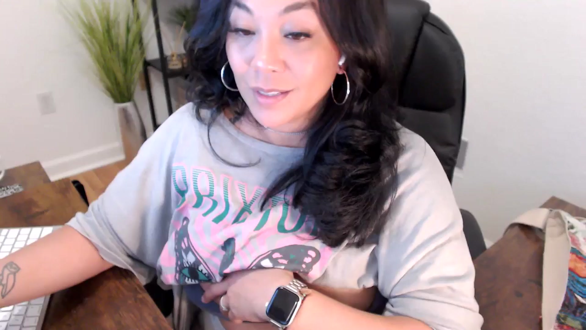 Gallery image thumbnail from MickaylaStar's myfreecams stream on, 04/03/2025, 20:19 image 1 of 20