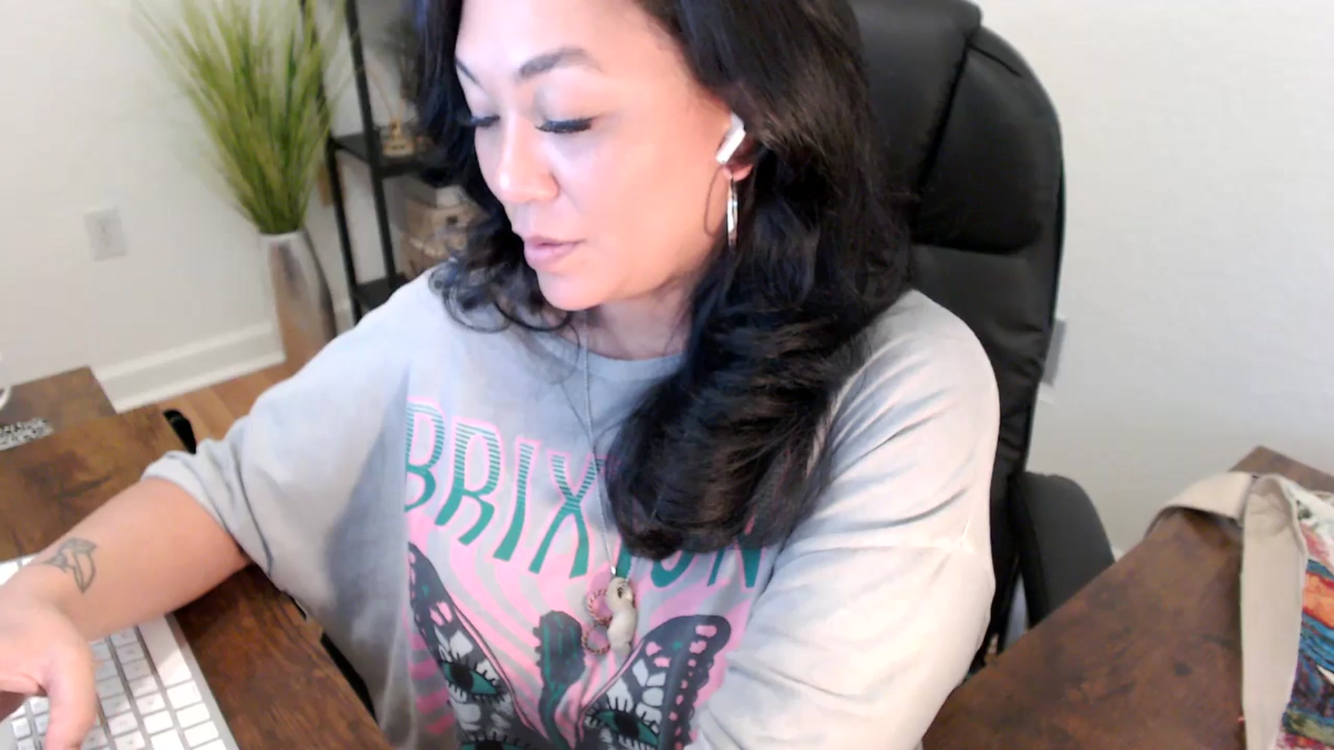 Gallery image thumbnail from MickaylaStar's myfreecams stream on, 04/03/2025, 20:19 image 14 of 20