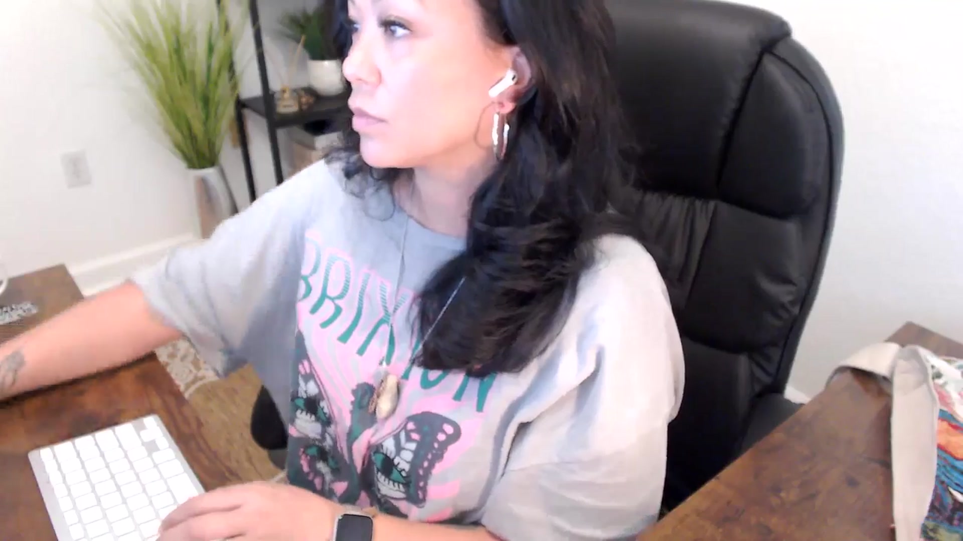 Gallery image thumbnail from MickaylaStar's myfreecams stream on, 04/03/2025, 20:19 image 8 of 20