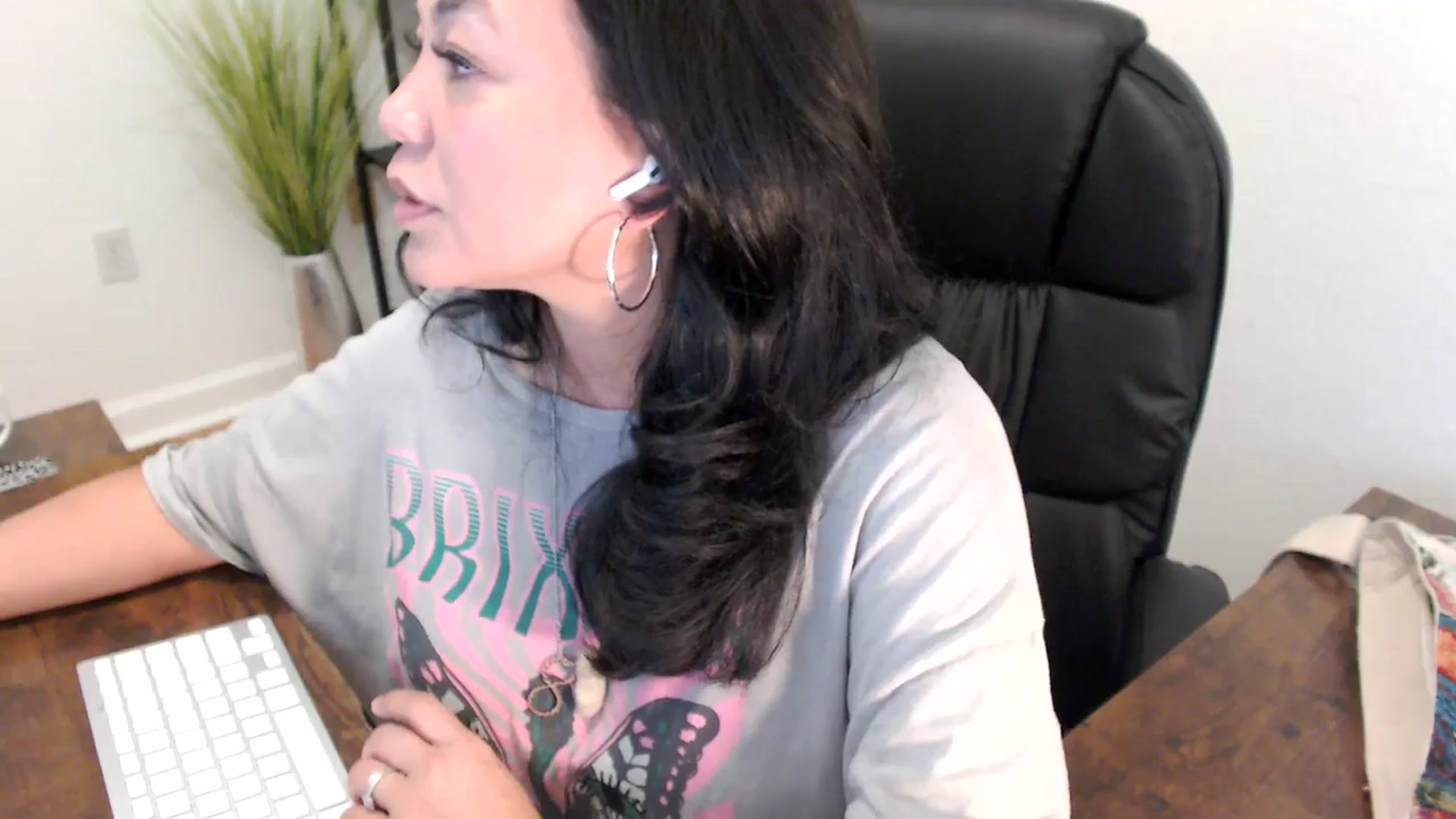 Gallery image thumbnail from MickaylaStar's myfreecams stream on, 04/03/2025, 20:19 image 16 of 20