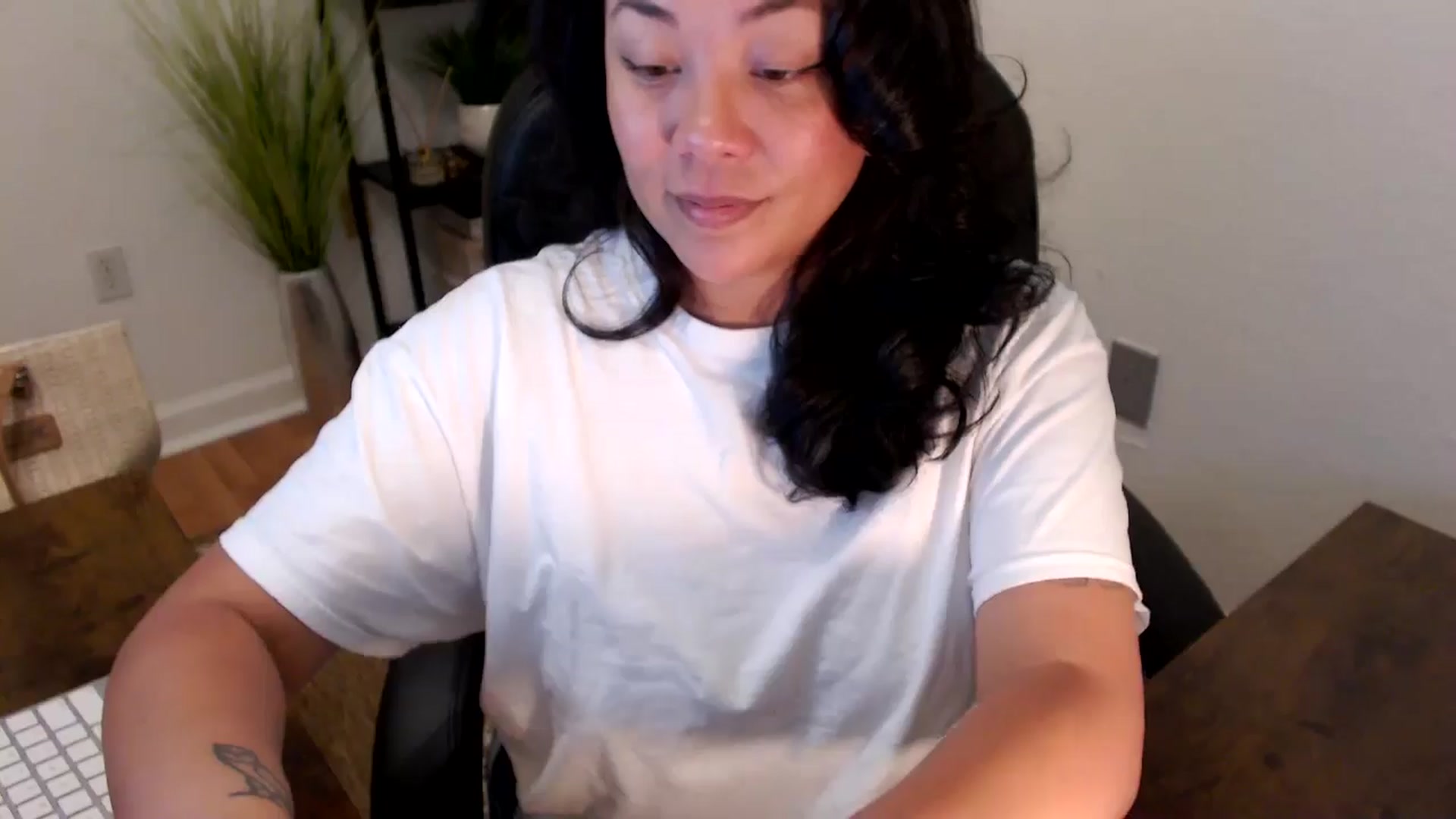 Gallery image thumbnail from MickaylaStar's myfreecams stream on, 04/10/2025, 17:56 image 17 of 20