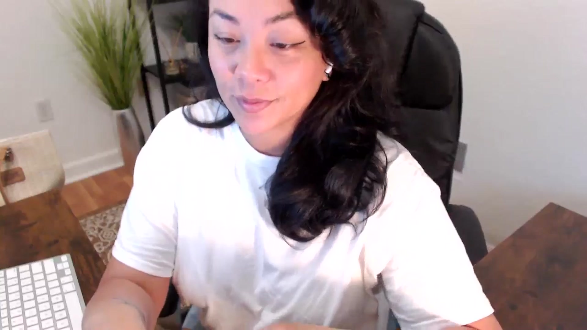 Gallery image thumbnail from MickaylaStar's myfreecams stream on, 04/10/2025, 17:56 image 3 of 20