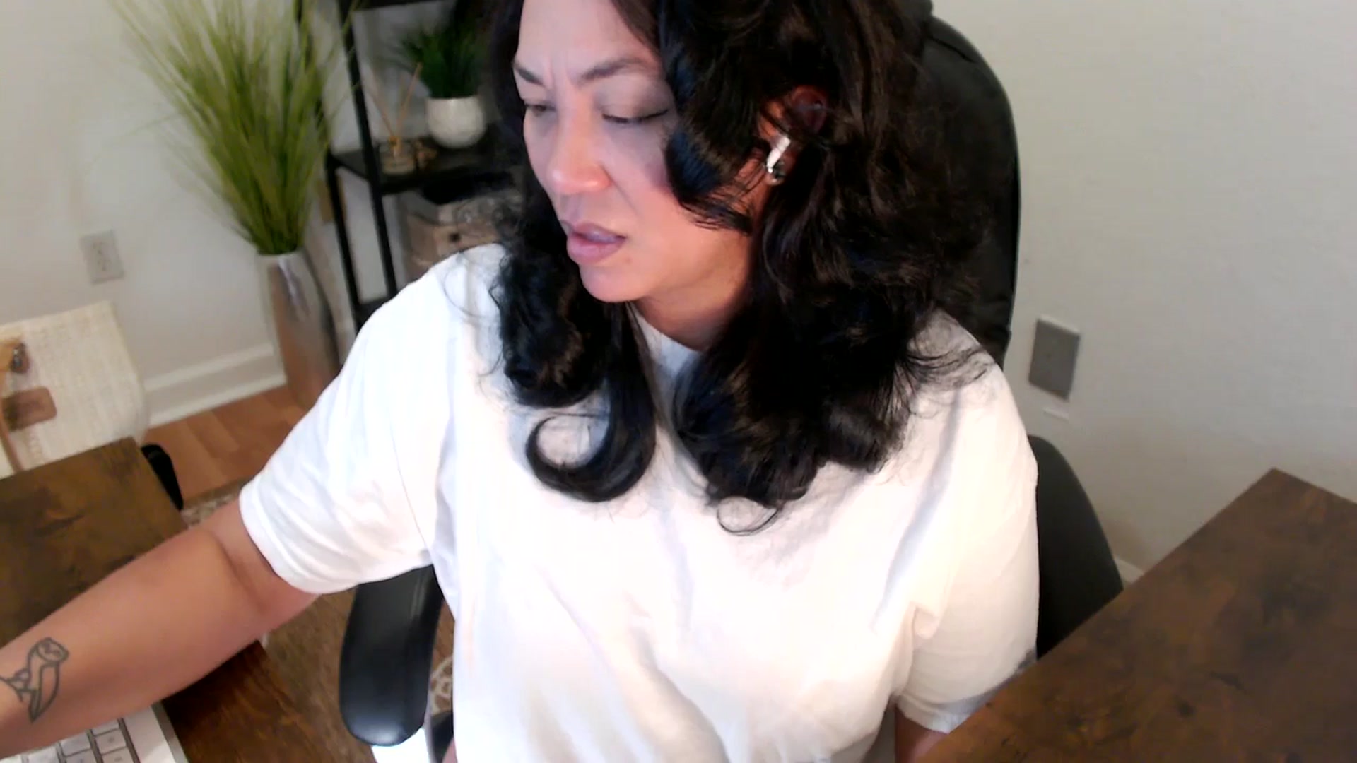 Gallery image thumbnail from MickaylaStar's myfreecams stream on, 04/10/2025, 18:37 image 6 of 20