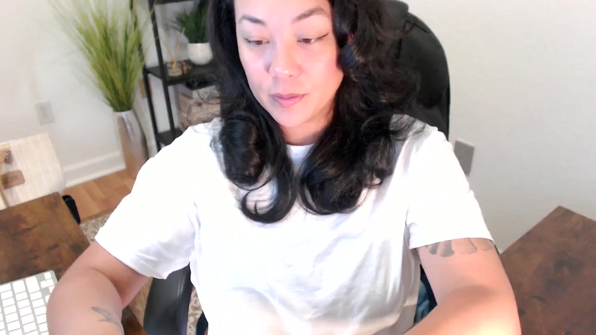 Gallery image thumbnail from MickaylaStar's myfreecams stream on, 04/10/2025, 18:37 image 17 of 20