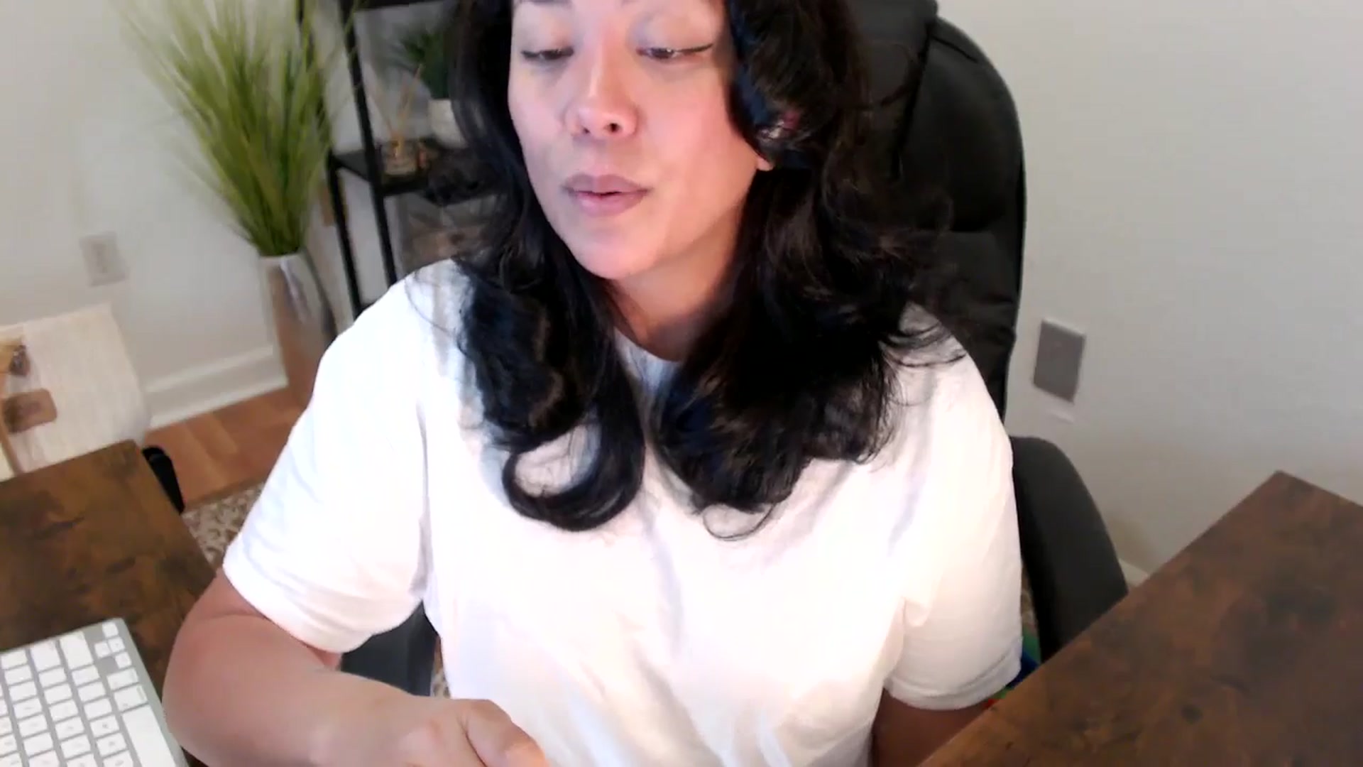 Gallery image thumbnail from MickaylaStar's myfreecams stream on, 04/10/2025, 18:37 image 5 of 20