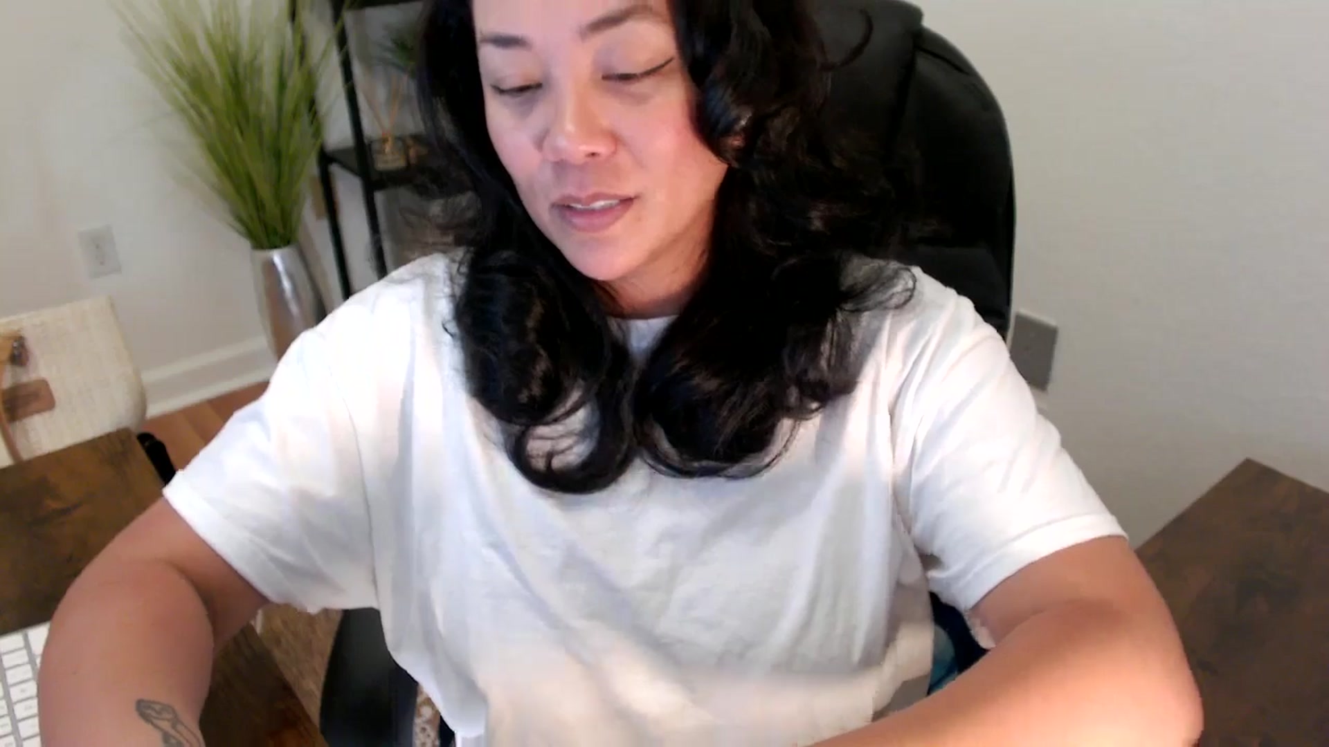 Gallery image thumbnail from MickaylaStar's myfreecams stream on, 04/10/2025, 18:37 image 20 of 20