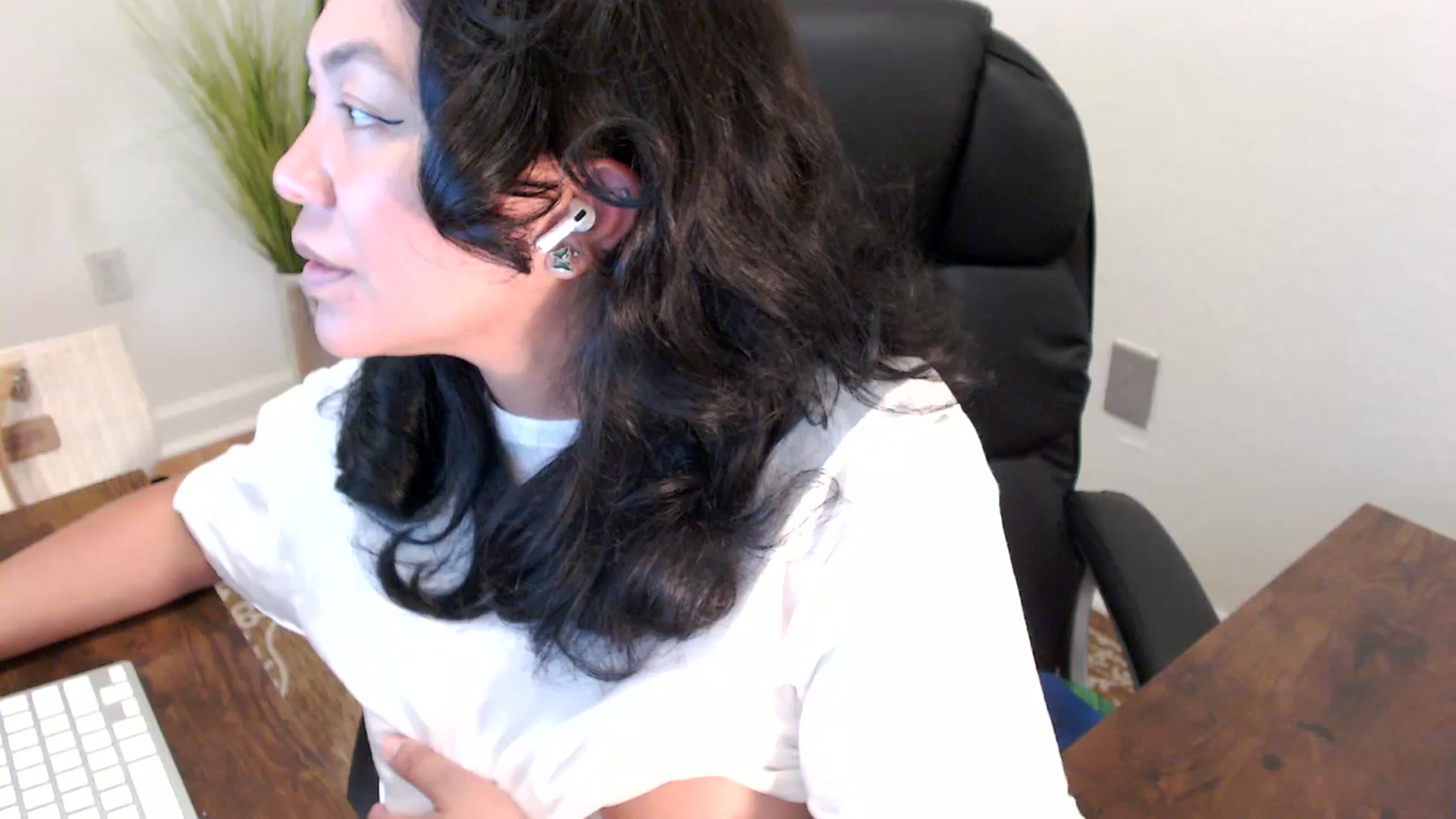 Gallery image thumbnail from MickaylaStar's myfreecams stream on, 04/10/2025, 18:37 image 14 of 20