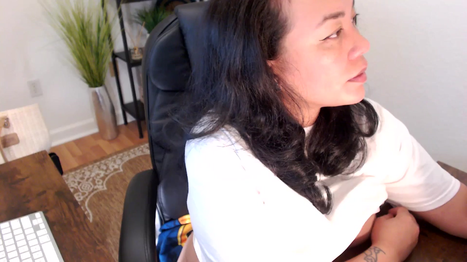 Gallery image thumbnail from MickaylaStar's myfreecams stream on, 04/10/2025, 18:37 image 9 of 20
