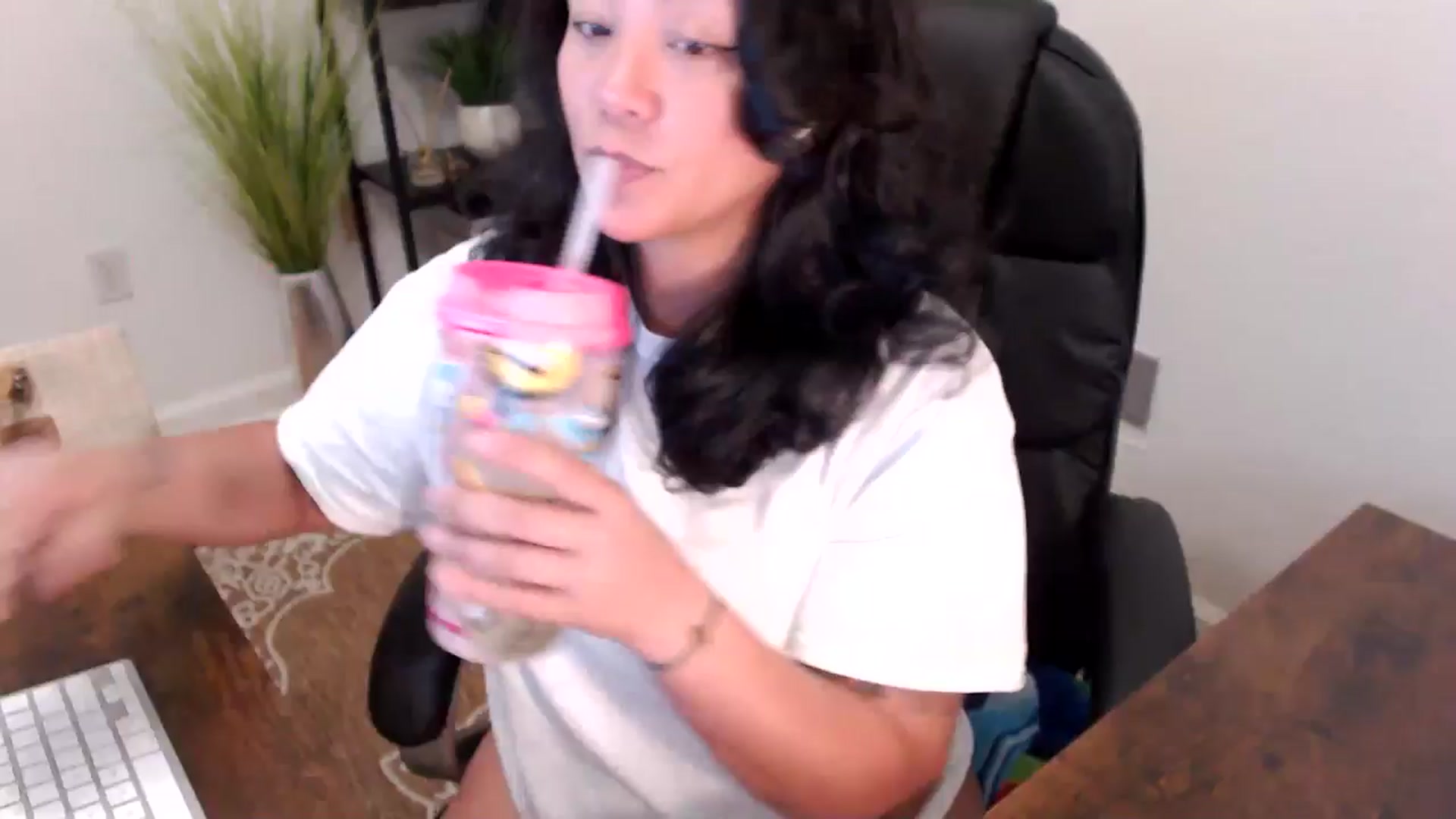 Gallery image thumbnail from MickaylaStar's myfreecams stream on, 04/10/2025, 18:37 image 1 of 20