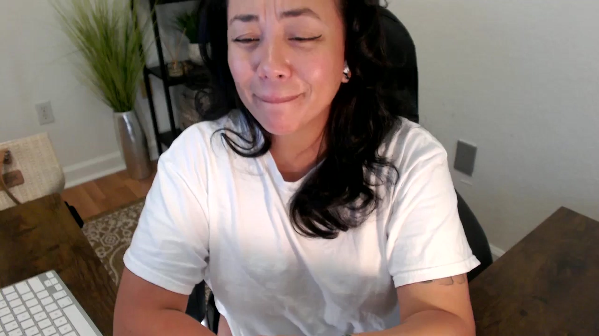 Gallery image thumbnail from MickaylaStar's myfreecams stream on, 04/10/2025, 19:44 image 8 of 20