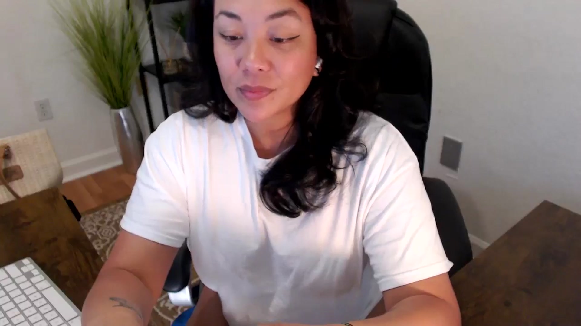 Gallery image thumbnail from MickaylaStar's myfreecams stream on, 04/10/2025, 19:44 image 6 of 20