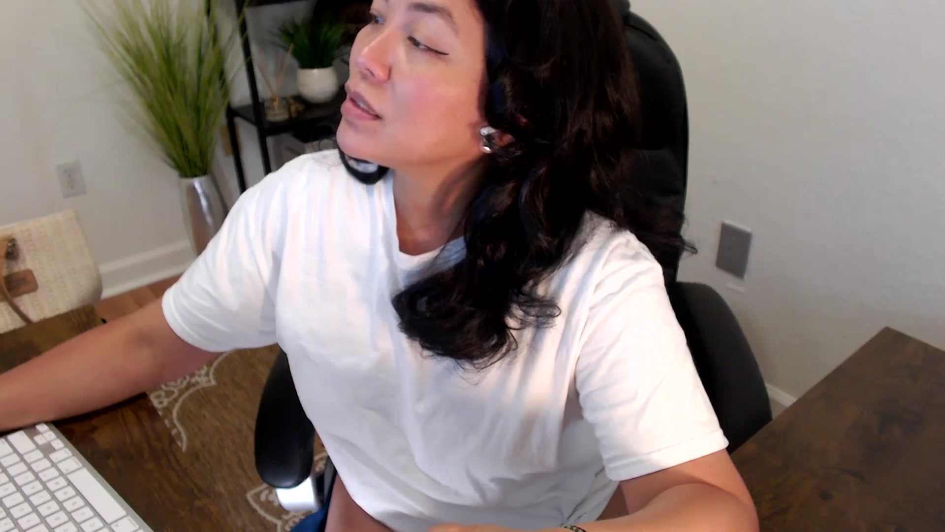 Gallery image thumbnail from MickaylaStar's myfreecams stream on, 04/10/2025, 19:44 image 7 of 20