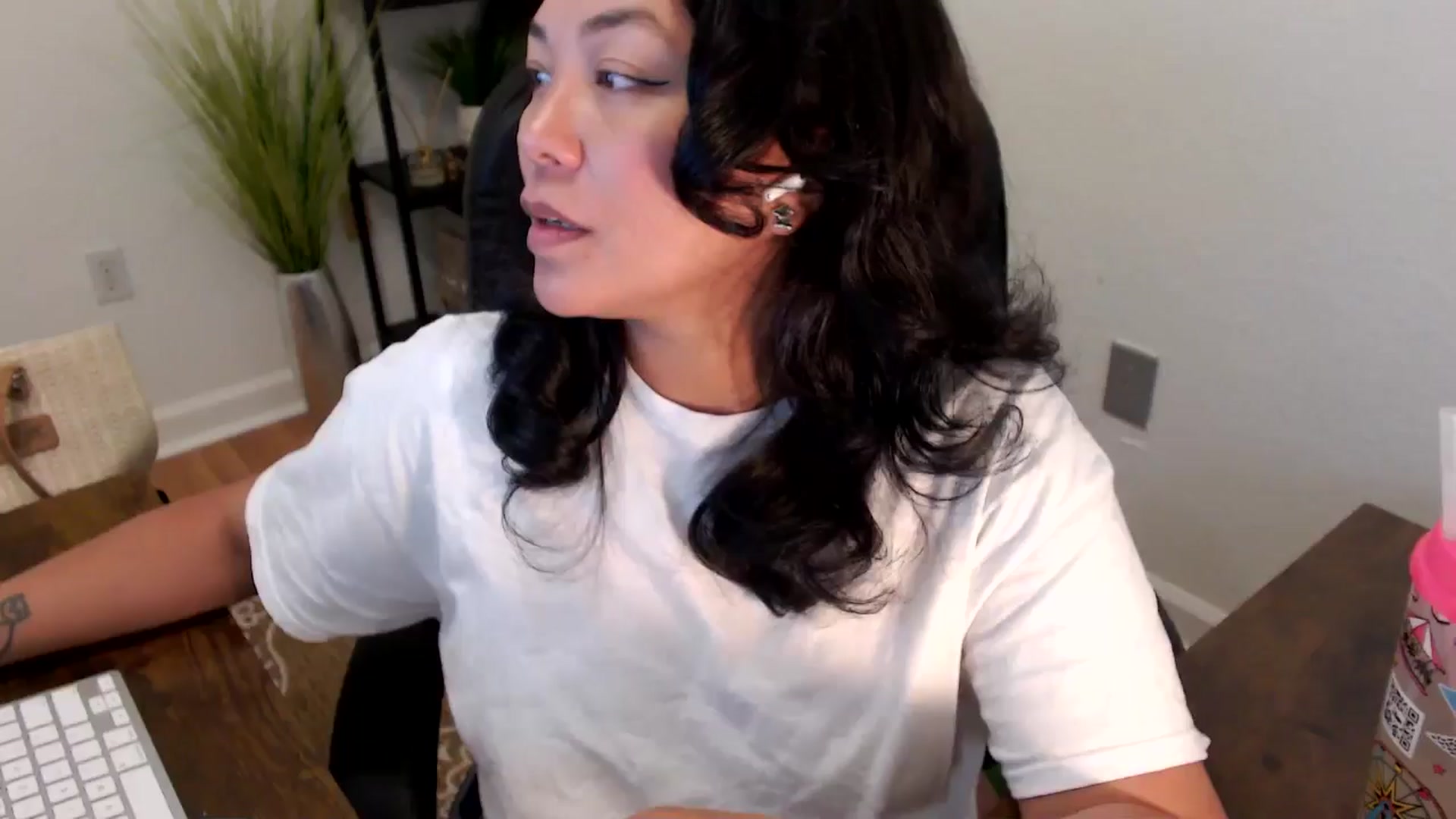 Gallery image thumbnail from MickaylaStar's myfreecams stream on, 04/10/2025, 19:44 image 2 of 20