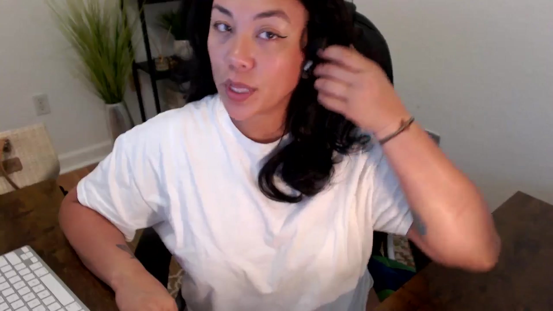 Gallery image thumbnail from MickaylaStar's myfreecams stream on, 04/10/2025, 19:44 image 5 of 20