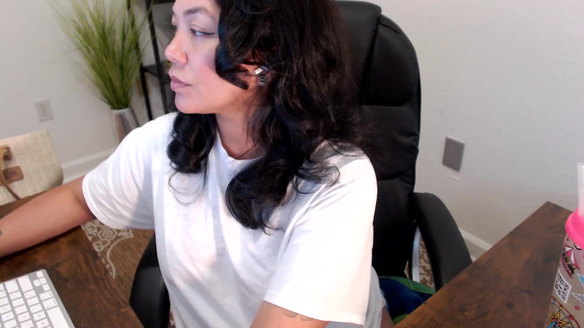 Gallery image thumbnail from MickaylaStar's myfreecams stream on, 04/10/2025, 19:44 image 3 of 20