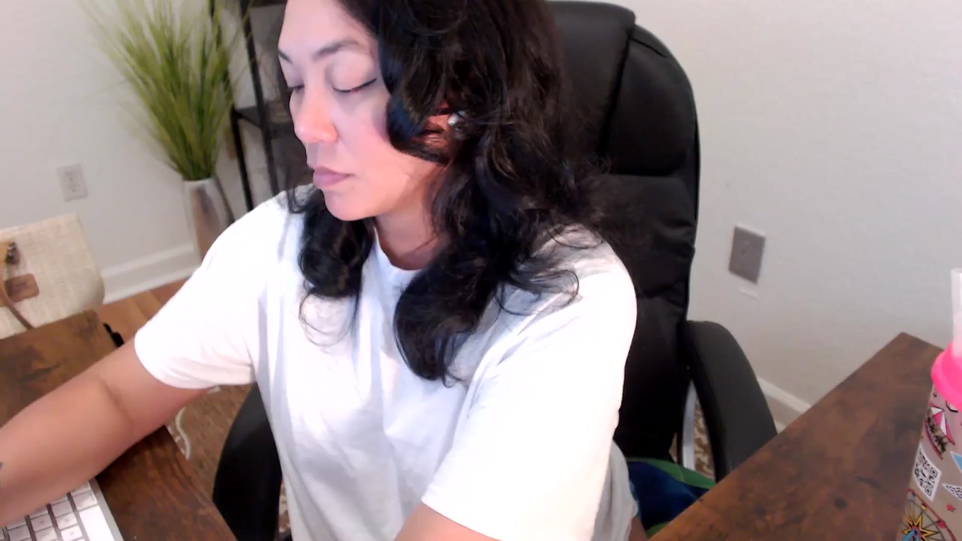 Gallery image thumbnail from MickaylaStar's myfreecams stream on, 04/10/2025, 19:44 image 1 of 20