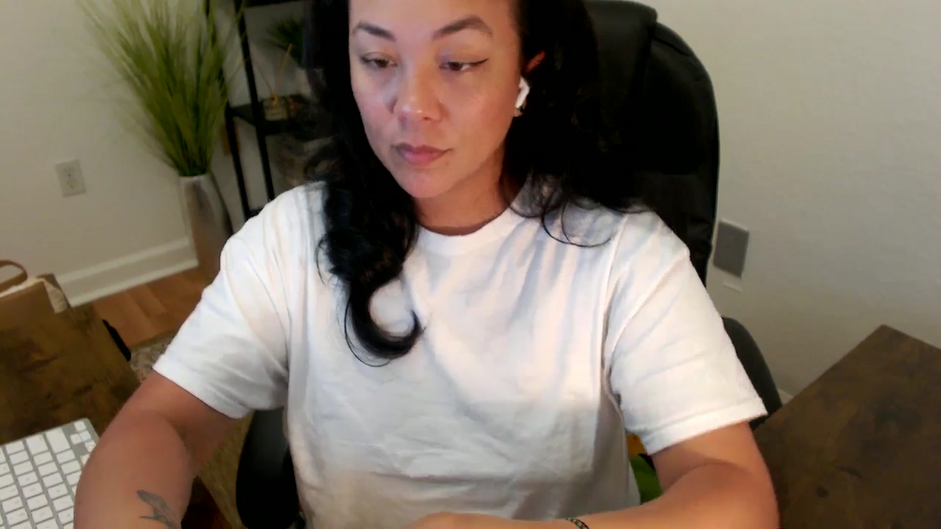 Gallery image thumbnail from MickaylaStar's myfreecams stream on, 04/10/2025, 20:43 image 20 of 20