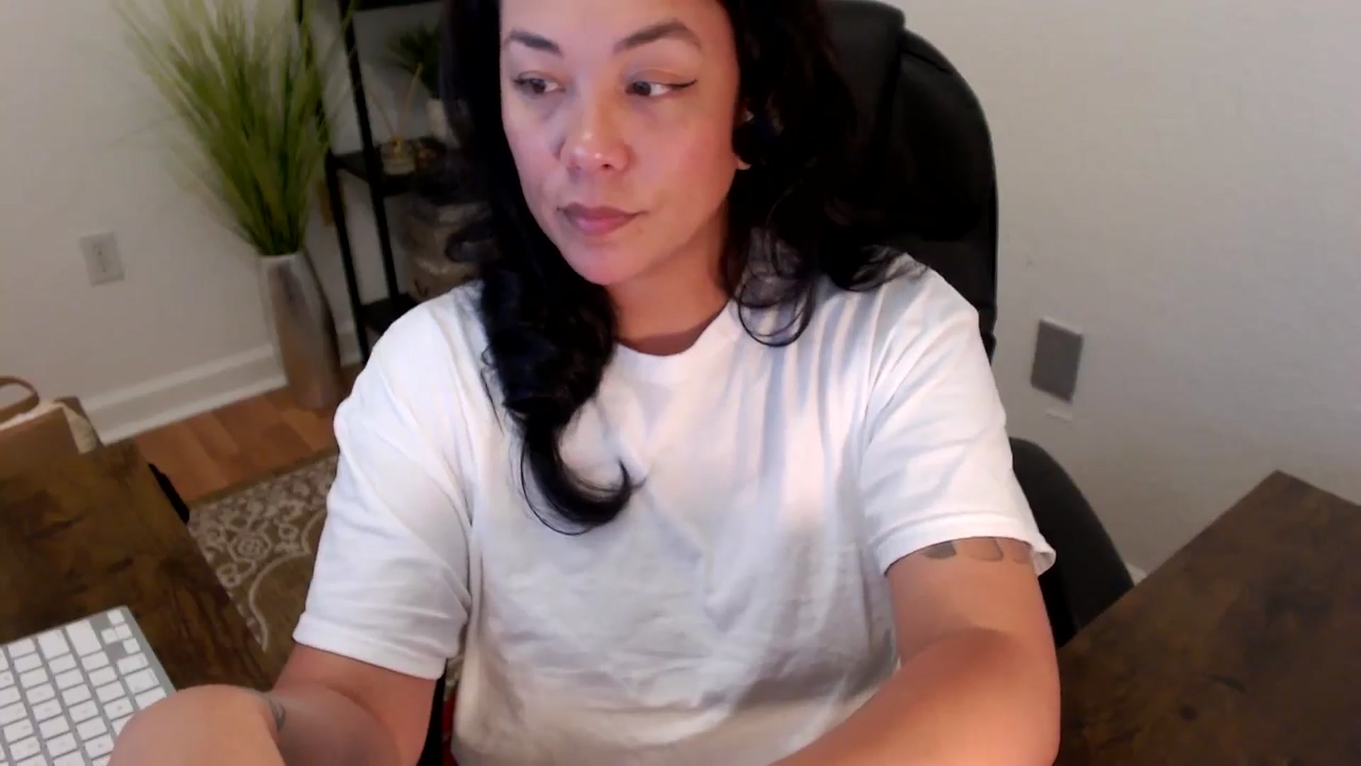 Gallery image thumbnail from MickaylaStar's myfreecams stream on, 04/10/2025, 20:43 image 19 of 20