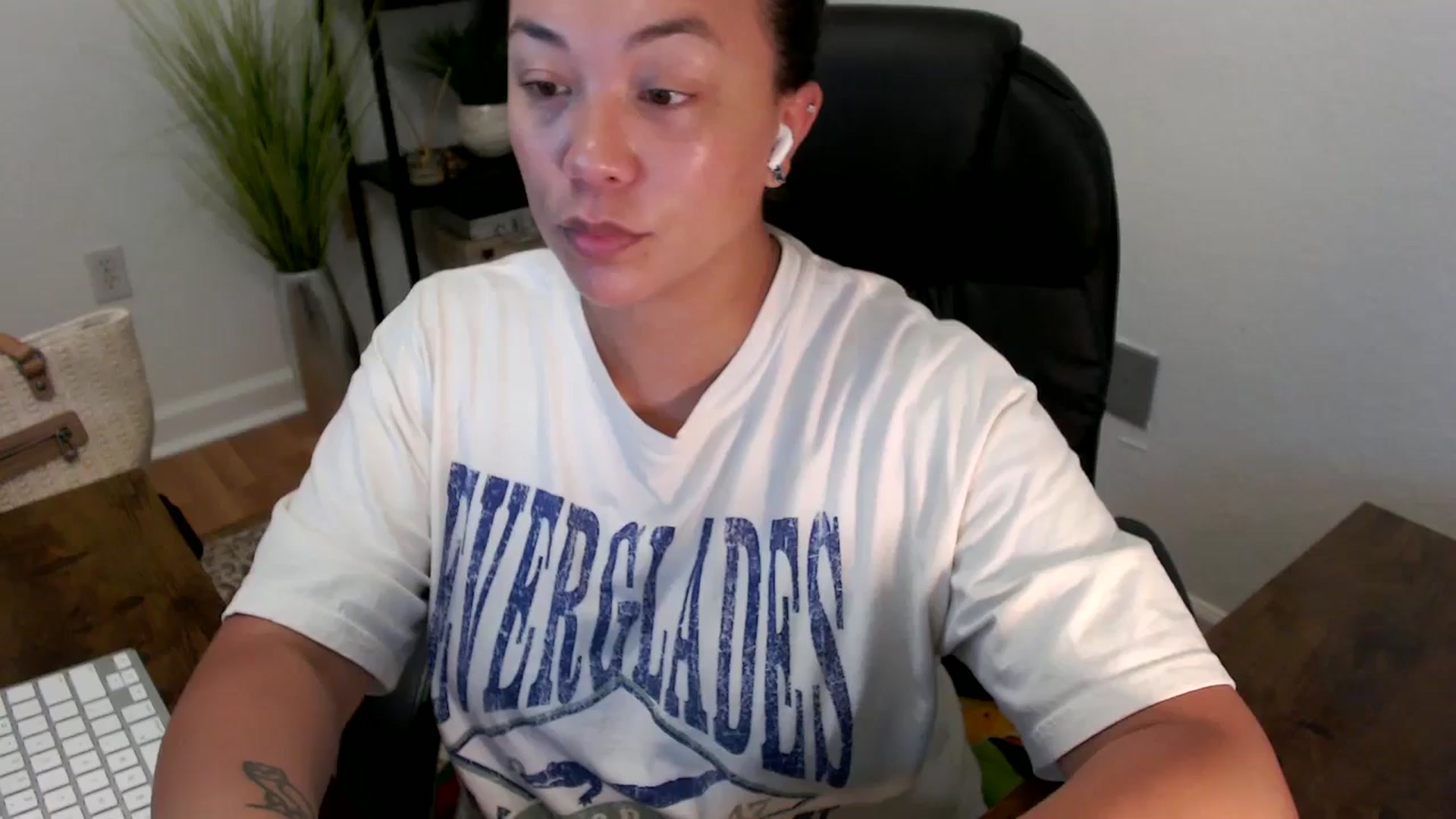 Gallery image thumbnail from MickaylaStar's myfreecams stream on, 04/11/2025, 13:47 image 1 of 20