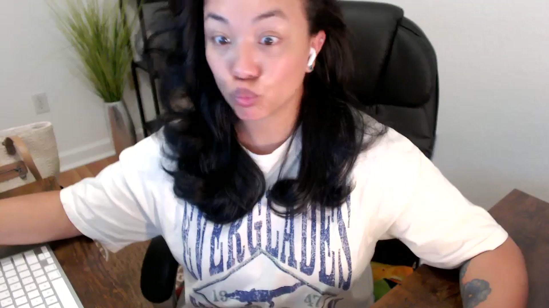 Gallery image thumbnail from MickaylaStar's myfreecams stream on, 04/11/2025, 13:47 image 9 of 20