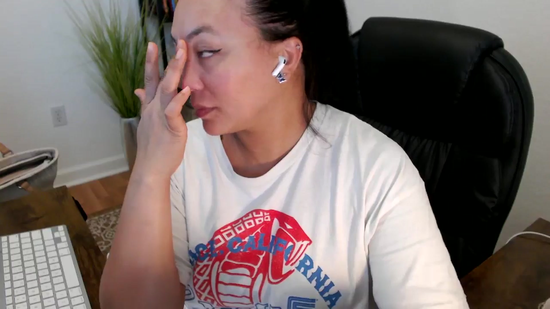 Gallery image thumbnail from MickaylaStar's myfreecams stream on, 04/14/2025, 15:12 image 5 of 20