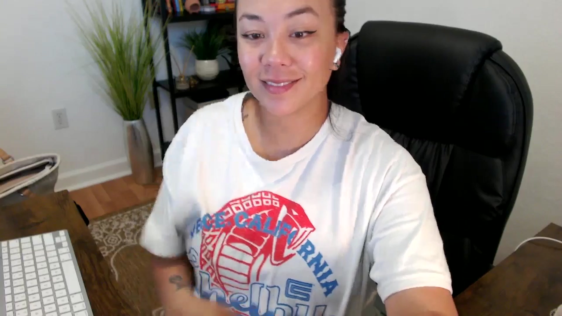 Gallery image thumbnail from MickaylaStar's myfreecams stream on, 04/14/2025, 15:12 image 15 of 20