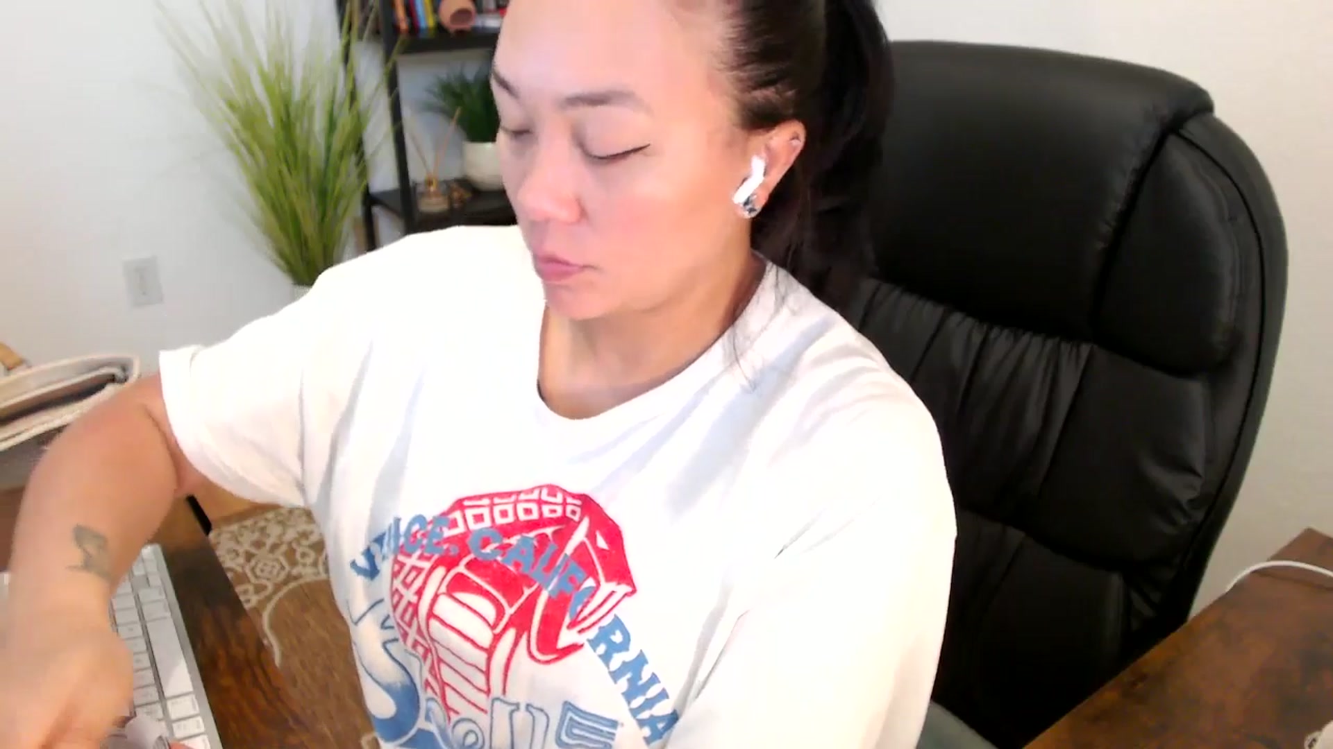 Gallery image thumbnail from MickaylaStar's myfreecams stream on, 04/14/2025, 15:12 image 2 of 20