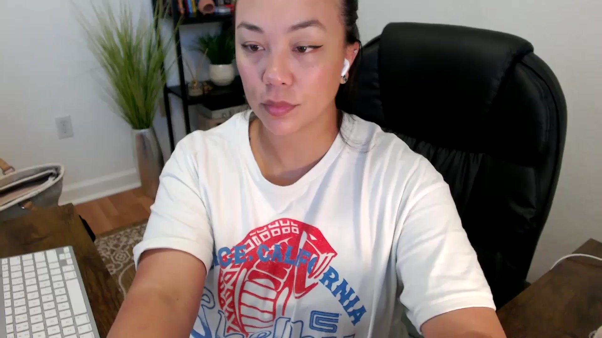 Gallery image thumbnail from MickaylaStar's myfreecams stream on, 04/14/2025, 15:12 image 10 of 20