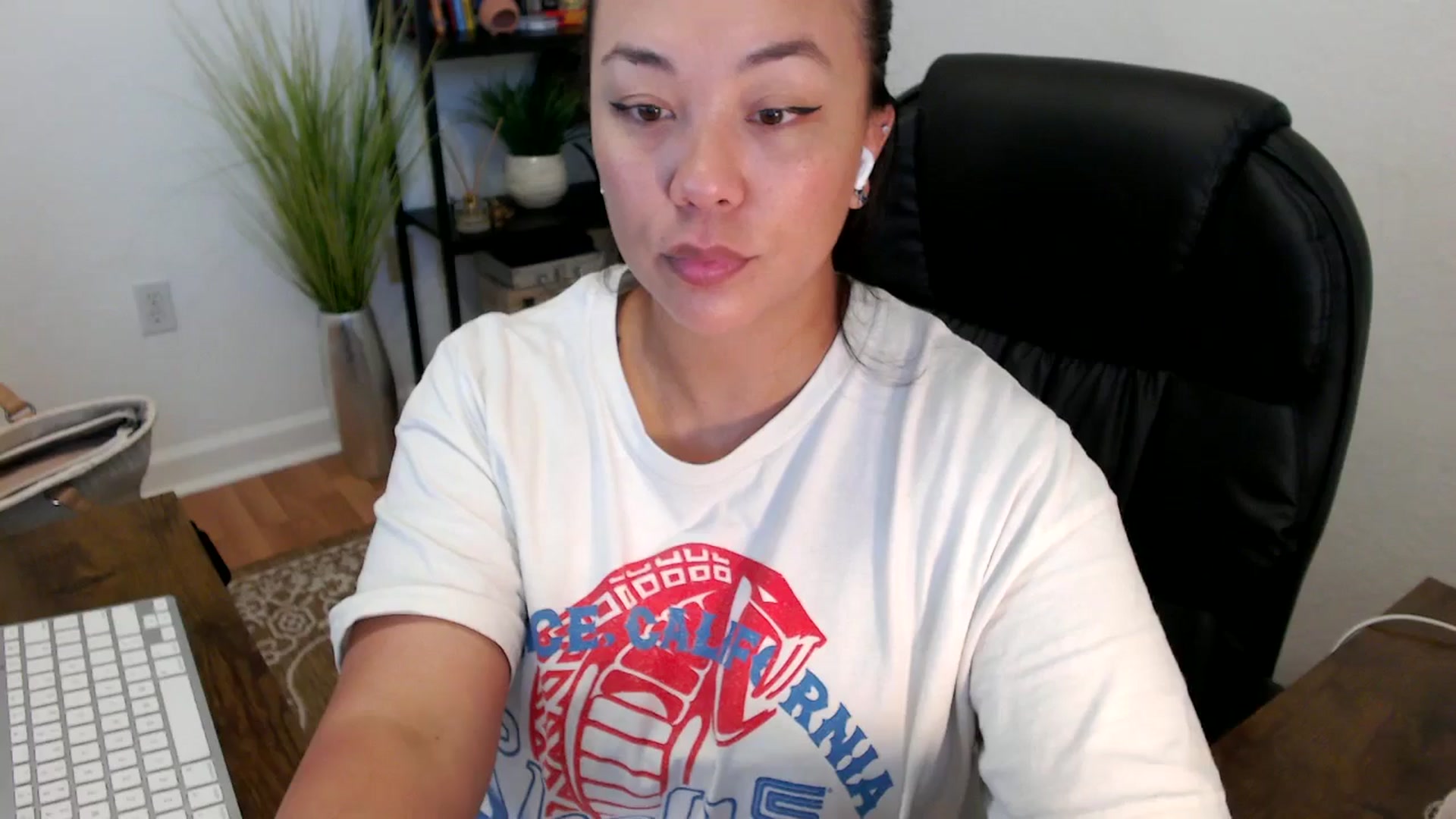 Gallery image thumbnail from MickaylaStar's myfreecams stream on, 04/14/2025, 15:12 image 9 of 20