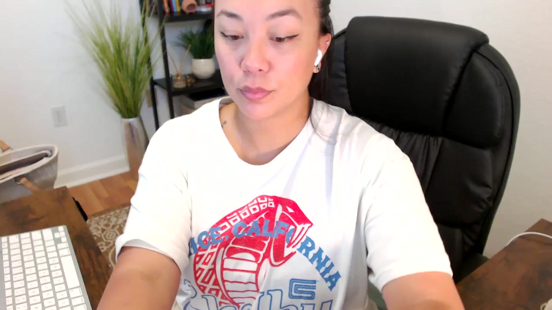 Gallery image thumbnail from MickaylaStar's myfreecams stream on, 04/14/2025, 15:12 image 1 of 20