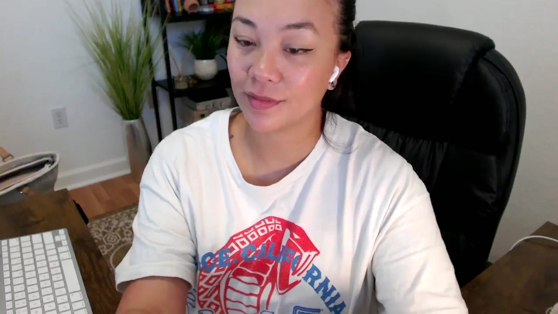 Gallery image thumbnail from MickaylaStar's myfreecams stream on, 04/14/2025, 15:12 image 8 of 20