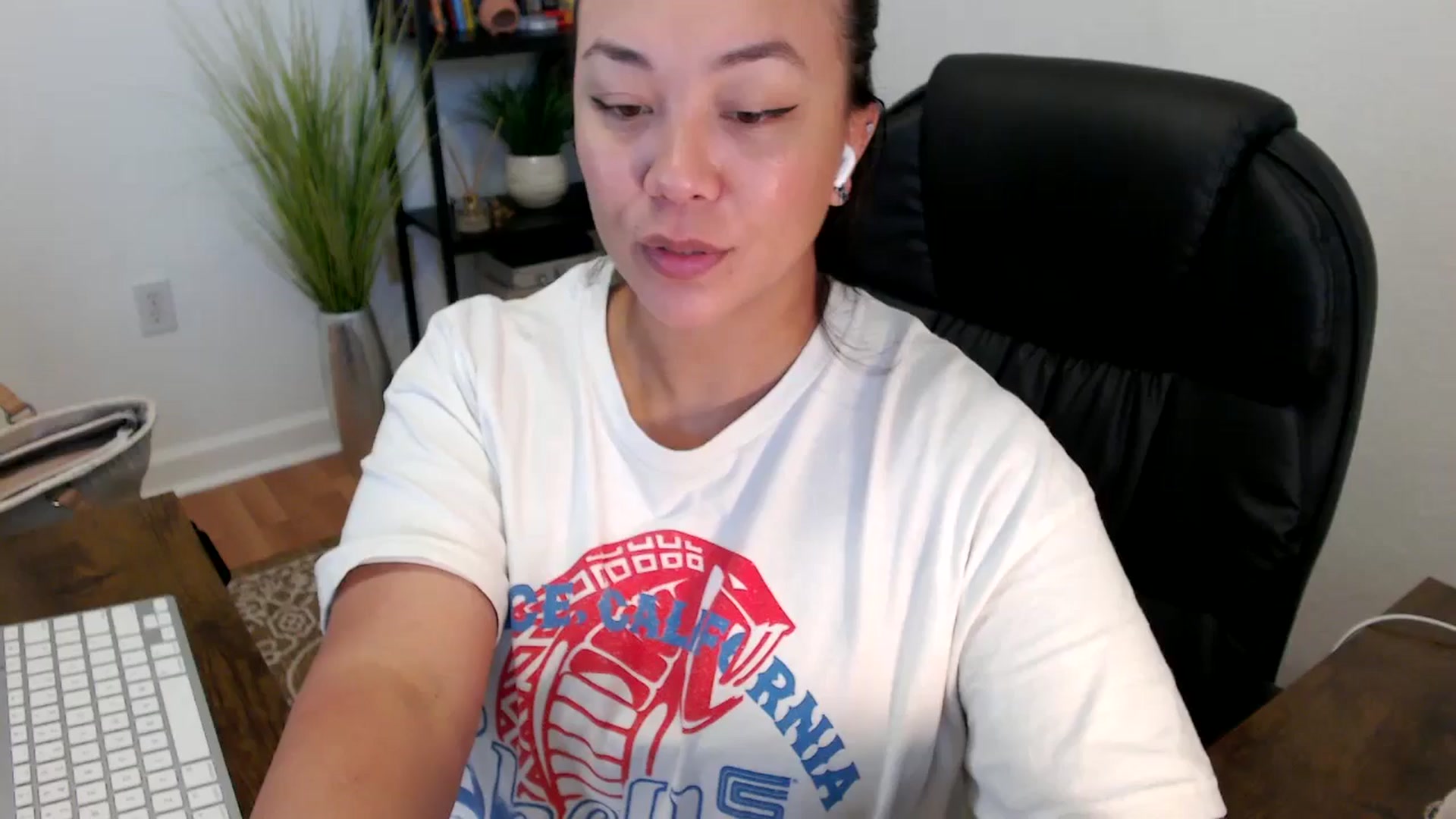Gallery image thumbnail from MickaylaStar's myfreecams stream on, 04/14/2025, 15:12 image 12 of 20