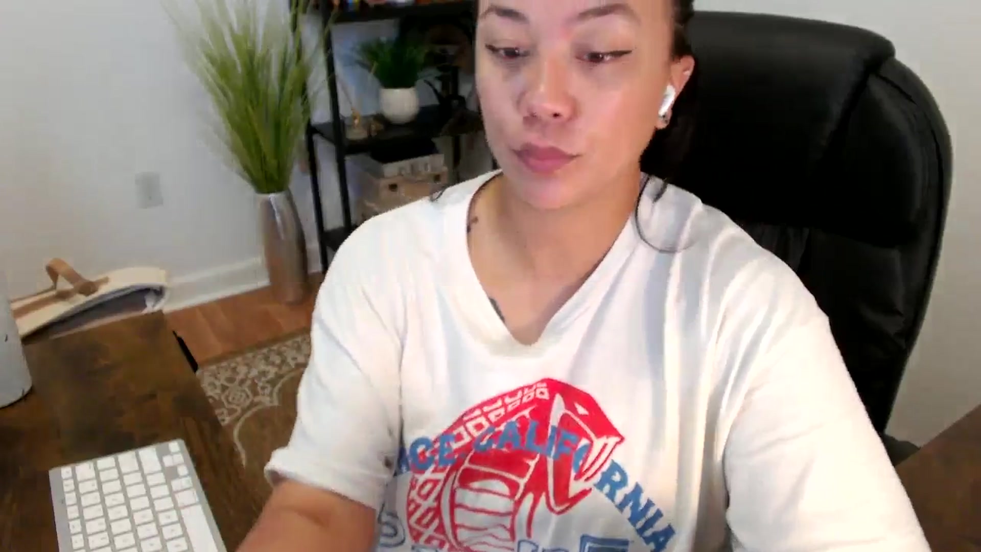 Gallery image thumbnail from MickaylaStar's myfreecams stream on, 04/14/2025, 15:55 image 15 of 20