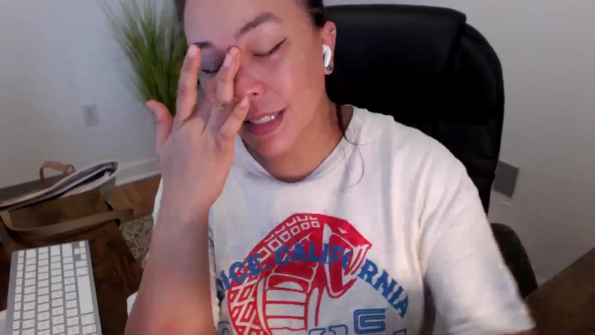 Gallery image thumbnail from MickaylaStar's myfreecams stream on, 04/14/2025, 16:37 image 11 of 20