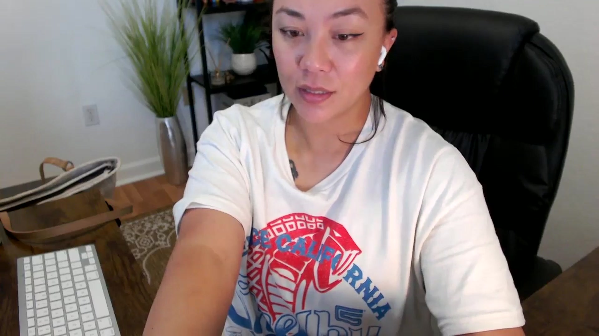 Gallery image thumbnail from MickaylaStar's myfreecams stream on, 04/14/2025, 16:37 image 4 of 20