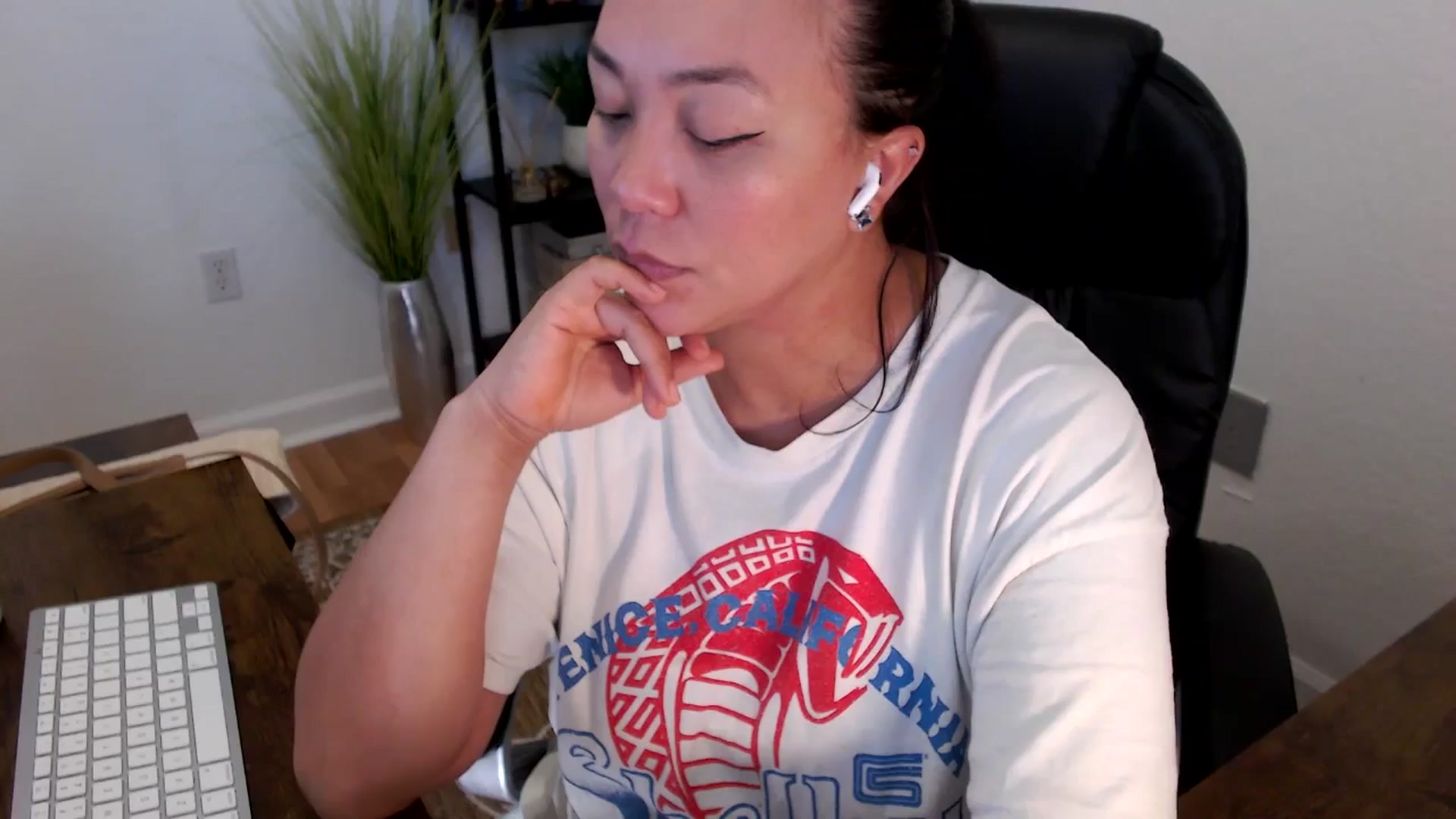 Gallery image thumbnail from MickaylaStar's myfreecams stream on, 04/14/2025, 17:24 image 1 of 20