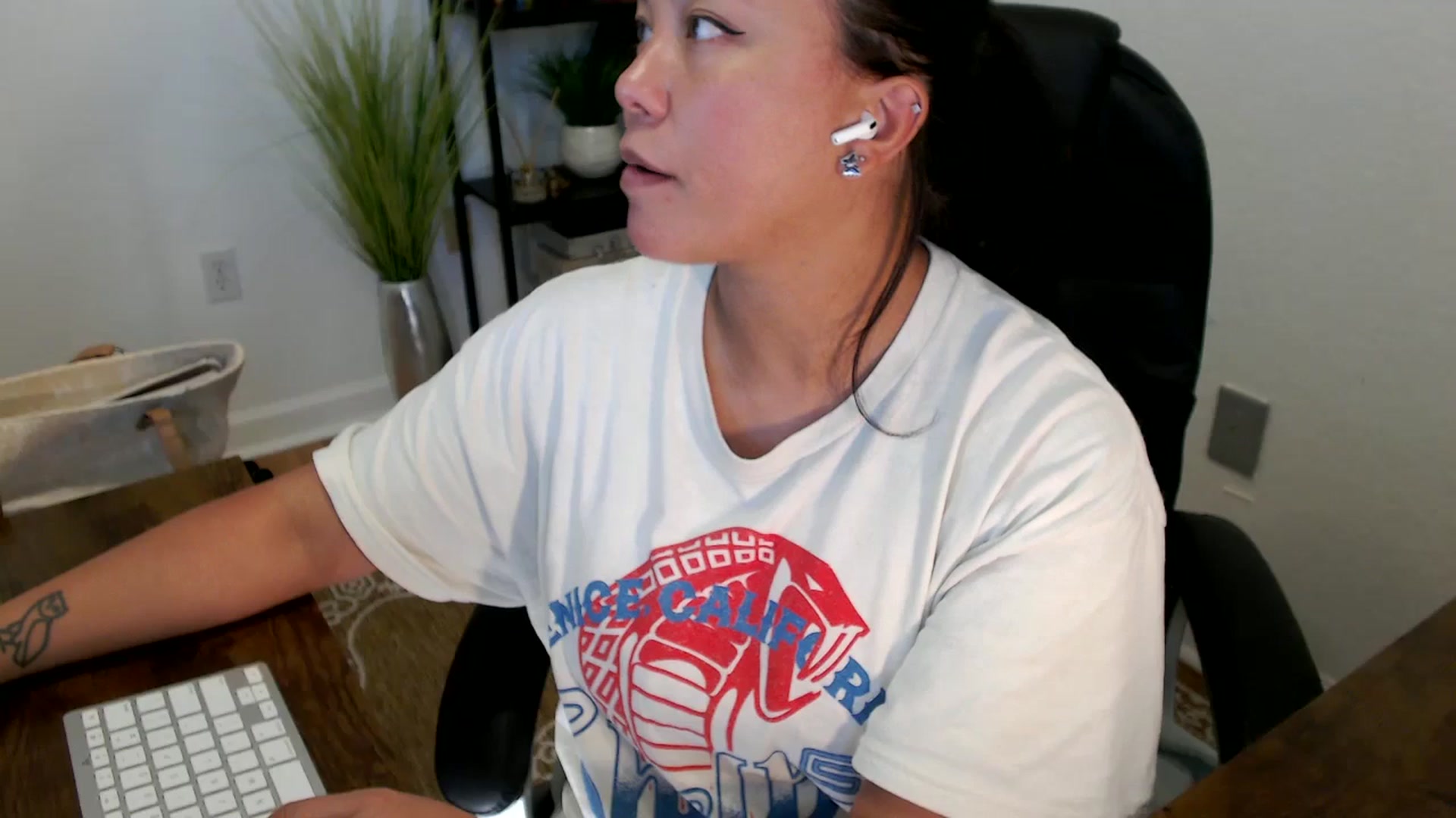 Gallery image thumbnail from MickaylaStar's myfreecams stream on, 04/14/2025, 18:09 image 19 of 20