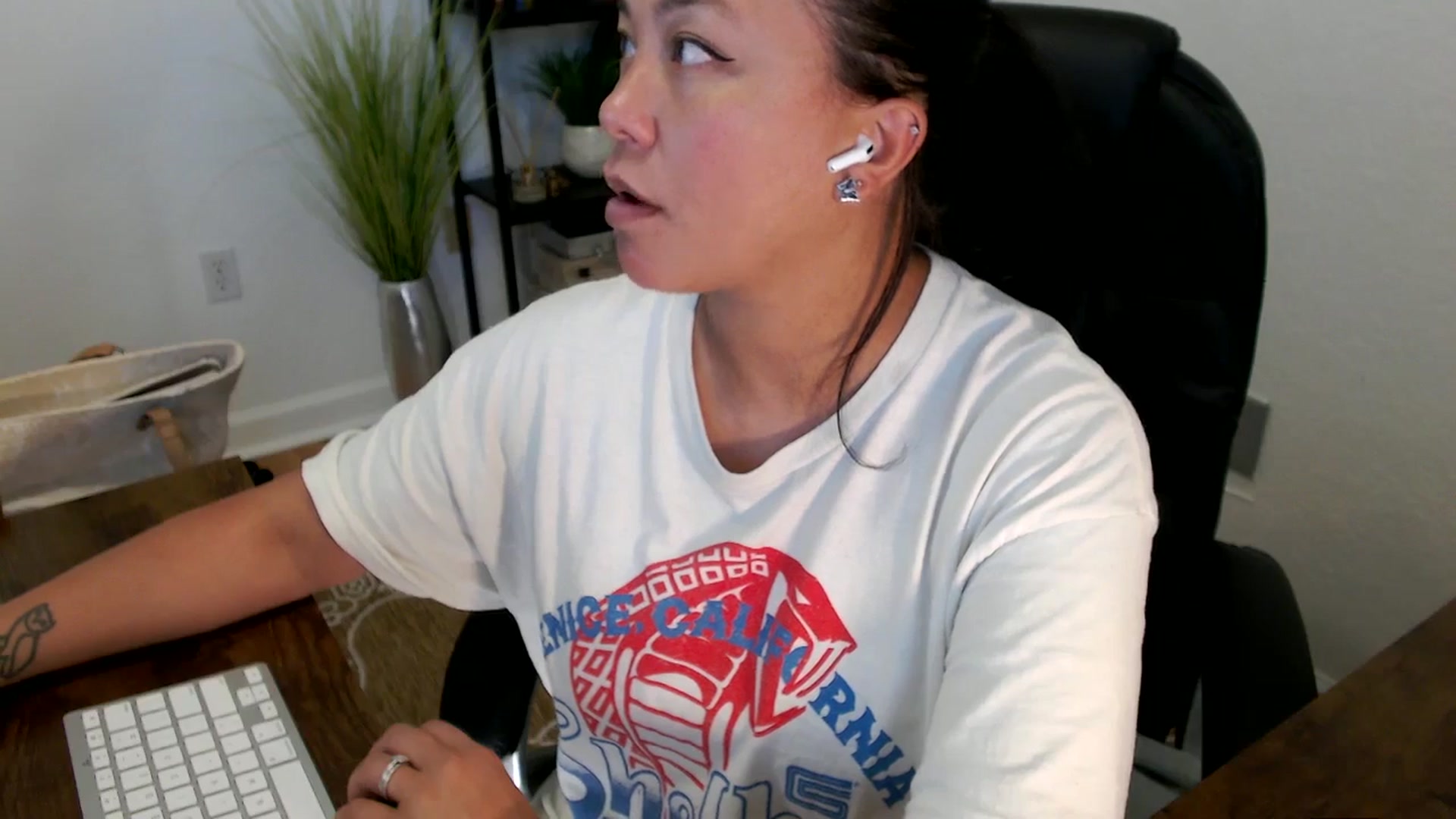 Gallery image thumbnail from MickaylaStar's myfreecams stream on, 04/14/2025, 18:09 image 18 of 20