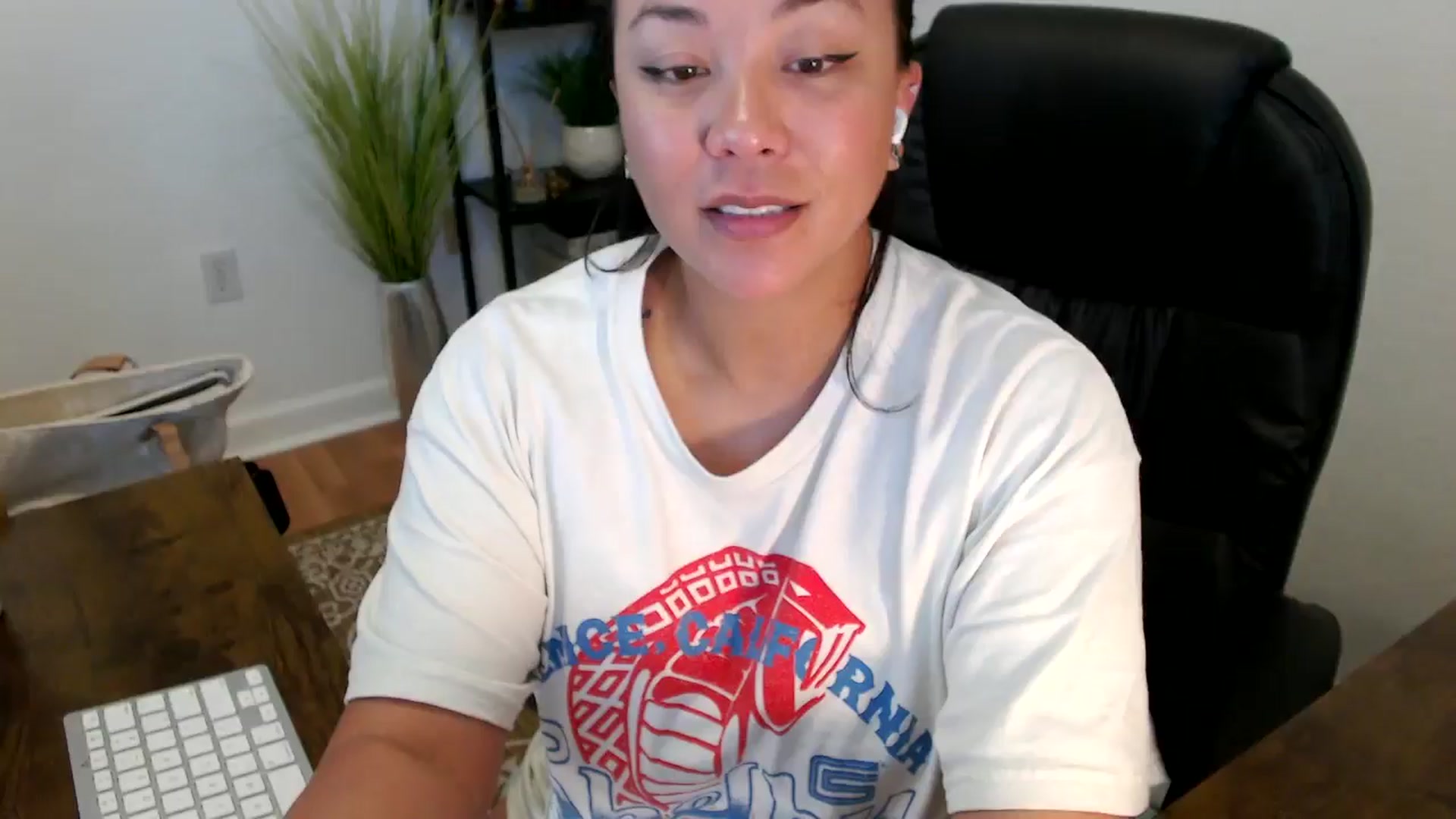 Gallery image thumbnail from MickaylaStar's myfreecams stream on, 04/14/2025, 18:21 image 2 of 20