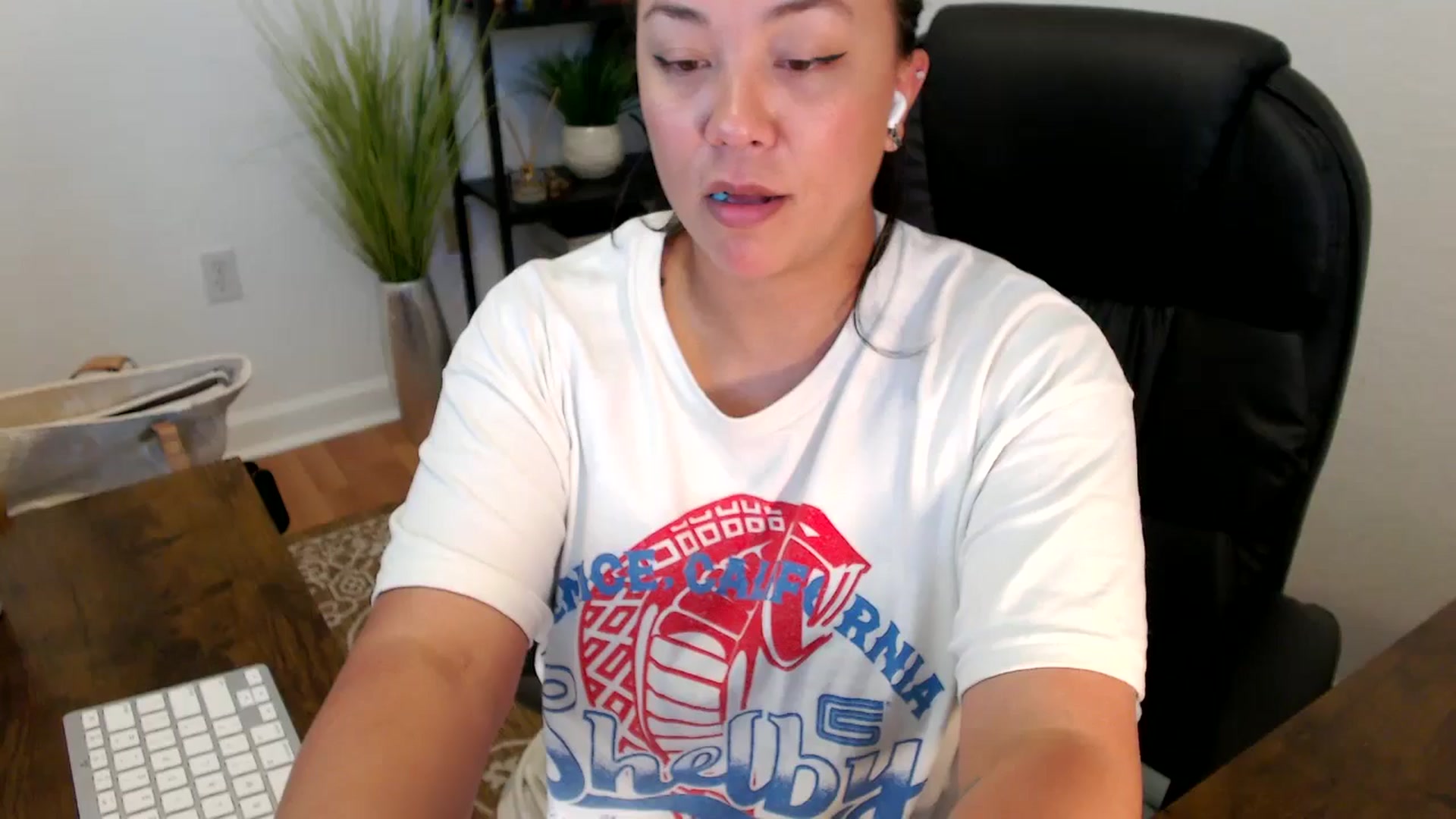 Gallery image thumbnail from MickaylaStar's myfreecams stream on, 04/14/2025, 18:21 image 5 of 20