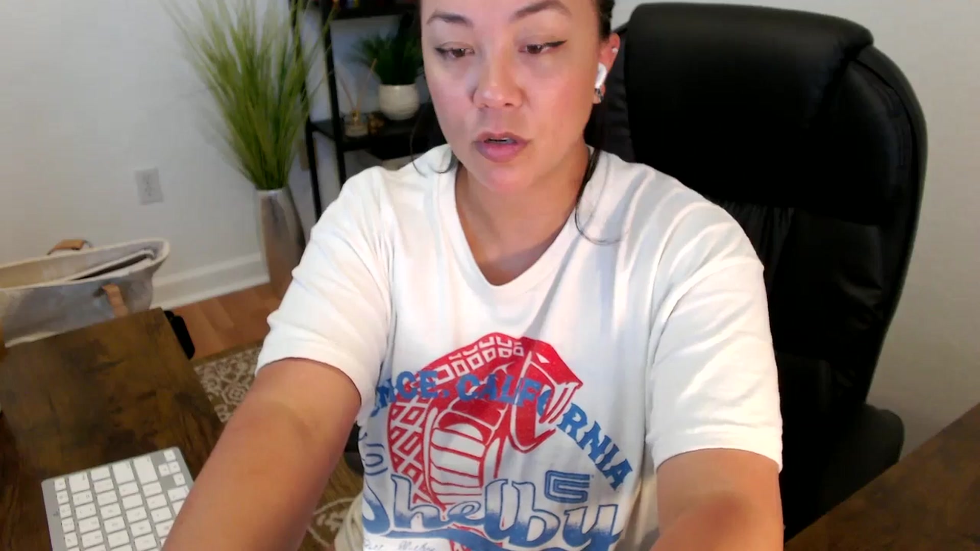 Gallery image thumbnail from MickaylaStar's myfreecams stream on, 04/14/2025, 18:21 image 9 of 20