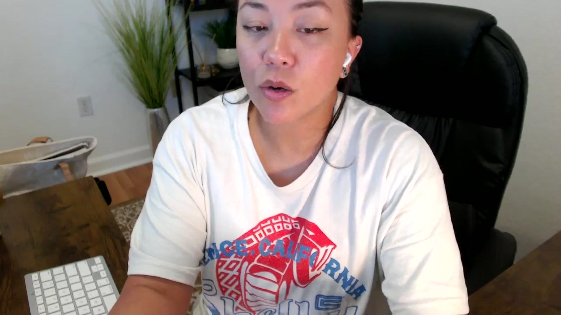 Gallery image thumbnail from MickaylaStar's myfreecams stream on, 04/14/2025, 18:21 image 3 of 20