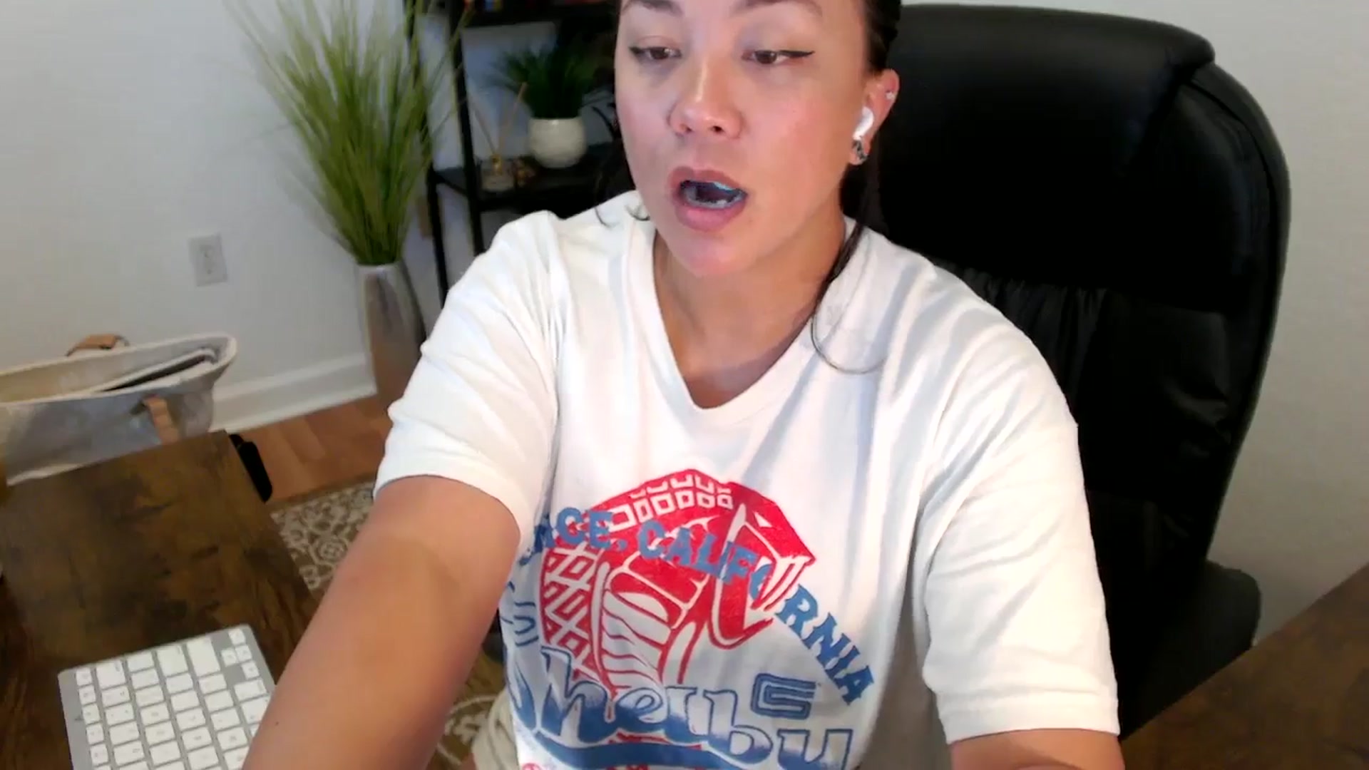 Gallery image thumbnail from MickaylaStar's myfreecams stream on, 04/14/2025, 18:21 image 8 of 20