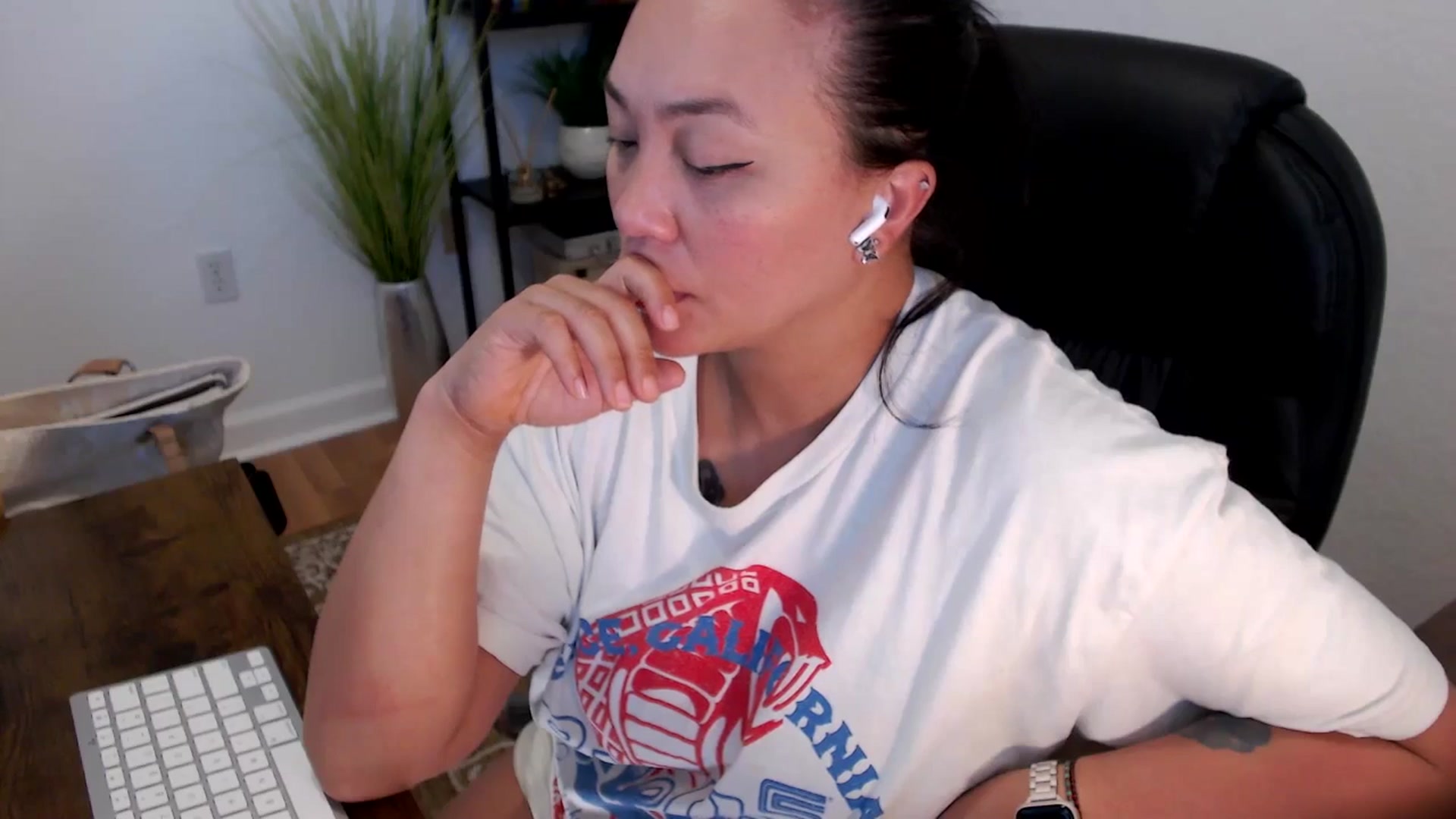 Gallery image thumbnail from MickaylaStar's myfreecams stream on, 04/14/2025, 18:52 image 9 of 20