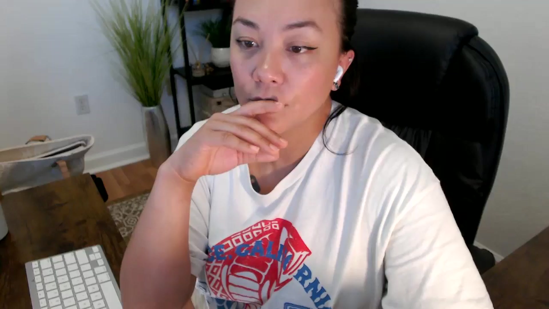 Gallery image thumbnail from MickaylaStar's myfreecams stream on, 04/14/2025, 18:52 image 10 of 20