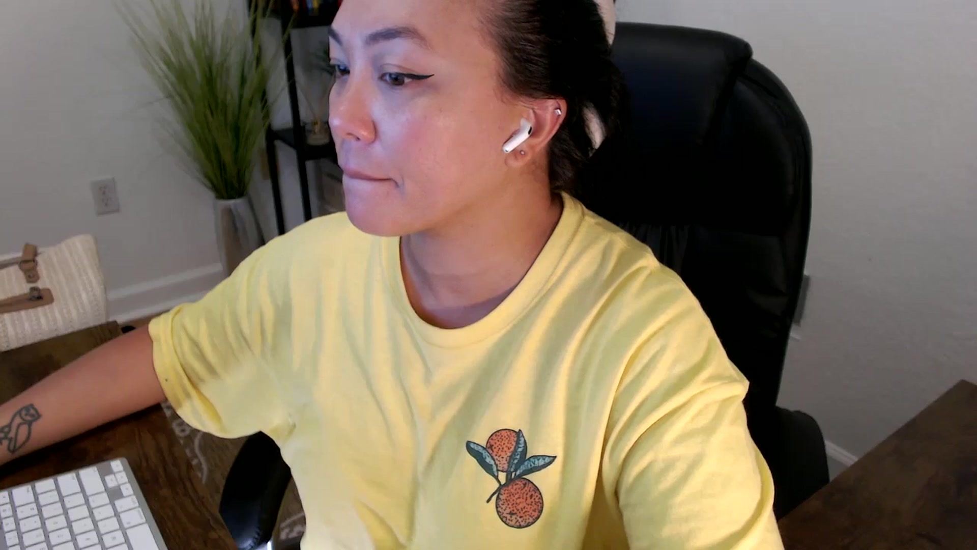 Gallery image thumbnail from MickaylaStar's myfreecams stream on, 04/15/2025, 14:47 image 16 of 20