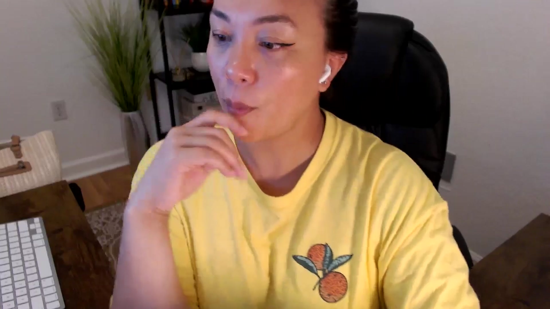 Gallery image thumbnail from MickaylaStar's myfreecams stream on, 04/15/2025, 14:47 image 5 of 20
